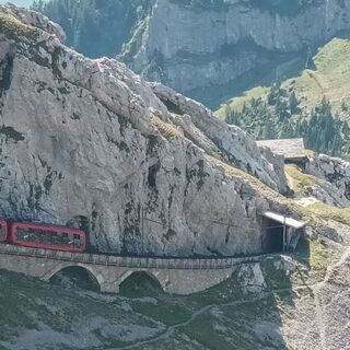 Fotografija s spletne strani Alfred Büschl na poti