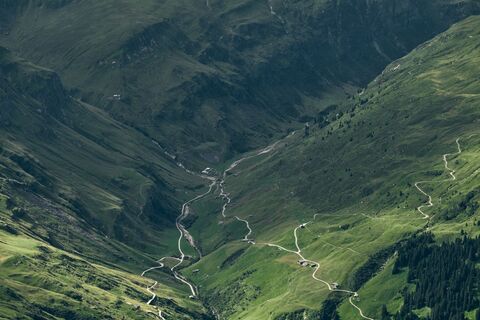 Inder Peil mit Alp Wallatsch oben links