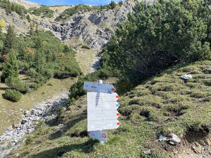 Fotografija s spletne strani hanuta na poti