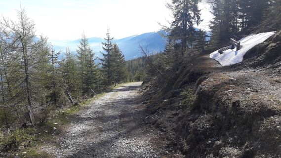 verschneites Bankerl