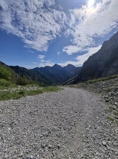 Fotografija s spletne strani Miha Gros na poti