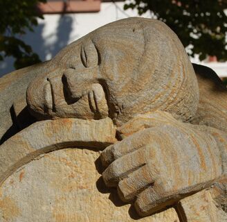 Winzerbrunnen am Dorfplatz Bobenheim am Berg