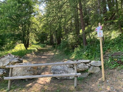 Zugang zum Weg 12 in Tachier