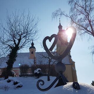 Wallfahrtskirche Pöllauberg im Winter in der Oststeiermark