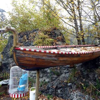 Ziemlich überraschend taucht am Schlossberg eine Zille auf. Der 2017 verstorbene Künstler Valentin Mayr war der kreative Kopf der Installation..