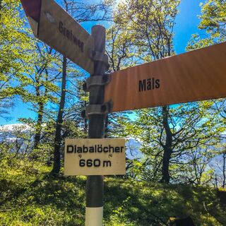 Wegweiser bei den Diabalöcher