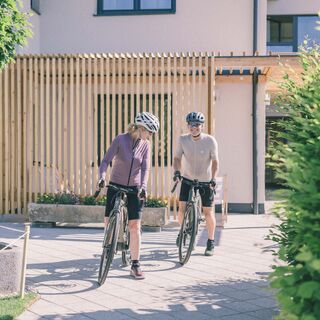 Königswiesen_Karlingerhaus_Garage_Radfahrer