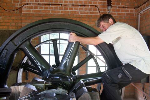 Der Rohölmotor im Museum