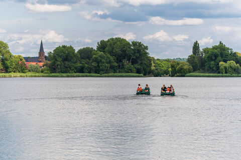 Mit dem Boot über den Seeburger See