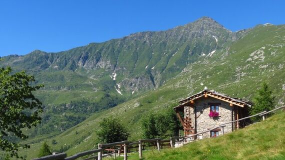 Panorama von Valanza zum Monte Frioland