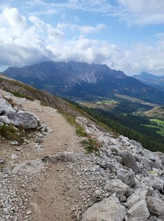 Fotografija s spletne strani Jana Leuschner na poti