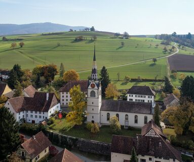 Schleitheim_Kirche_Dorf_vonOben_Herbst
