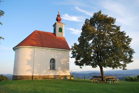 Blick auf die Theresienkapelle