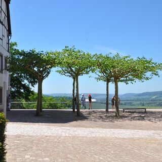 Ausblick vom Schloss Fürstenberg ins Wesertal
