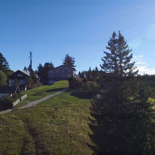 neureuth-kapelle_haus-von-westen