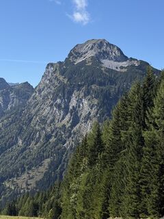 Fotografija s spletne strani Lea Sophie Steinhäußer na poti