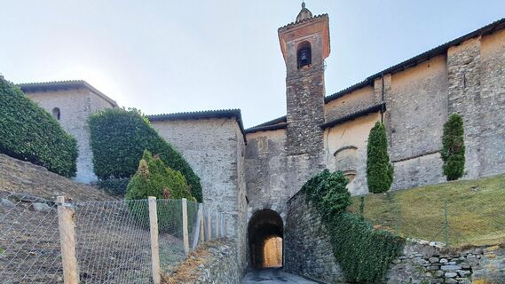 Fahrt durch die Chiesa di San Sisinio