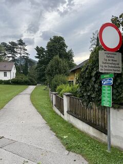 Ausgangspunkt Payerbach; hier rechts zunächst ein Stückerl entlang des Schwarzatal-Radwegs
