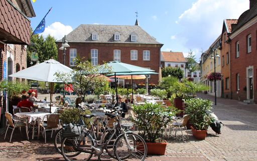 Markt mit altem Rathaus in Wassenberg