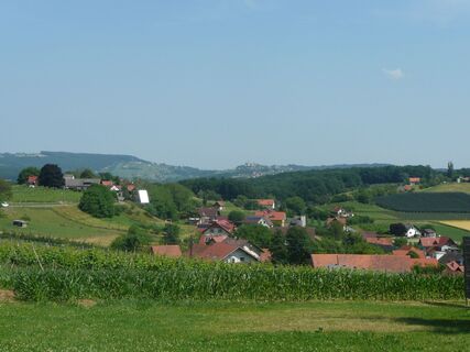 Deutsch Haselsdorf, in der Ferne St.Anna am Aigen
