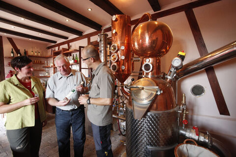 Besuch in einer der vielen Schnapsbrennereien am Wegesrand