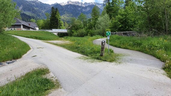 3.5 km Gerade über Brücke über den Rabengrabenbach