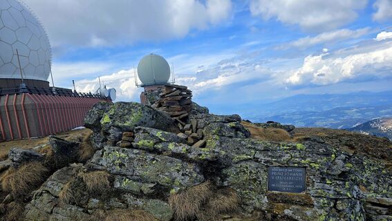 Fotografija s spletne strani 〽️anni na poti