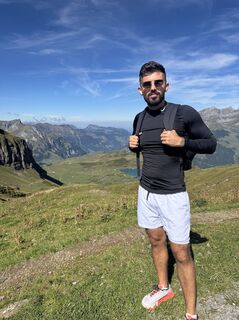 Fotografija s spletne strani Rron Mazrekaj na poti