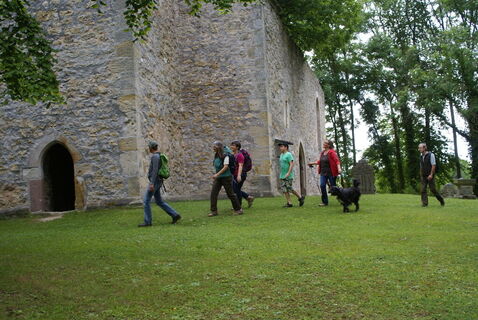 An der Kirchenruine Abterode