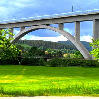 ICE Brücke vor Langewiesen