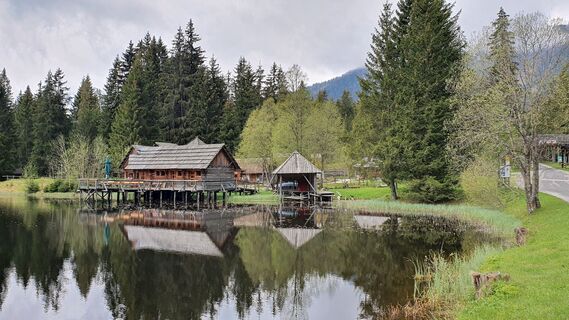 1.1 km Pfahlbaudorf mit Keltenstube am Weberteich