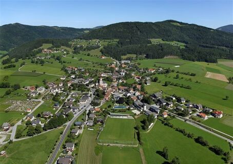 Drohnenaufnahme von Fladnitz/T._Naturpark Almenland_Oststeiermark