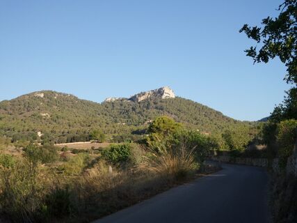 "Es Clot des Pou" und der Puig de Castell de Santueri