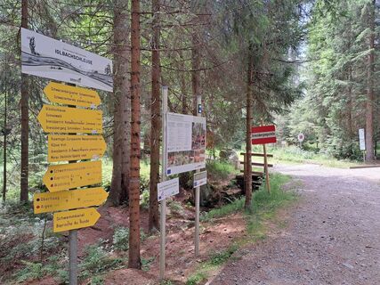 Foto von Bellou entlang der Tour