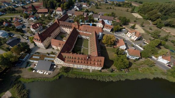 Das Kloster Wald von oben