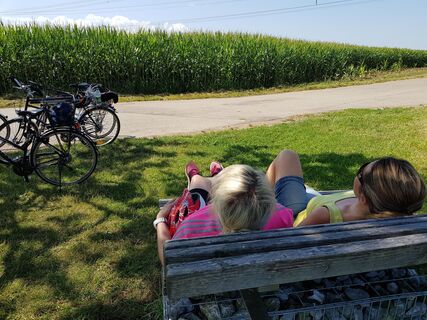 Radlerliege am Radweg zwischen Dietratried und Niederdorf