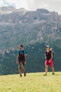Wanderer kommen auf dem Hochplateau an