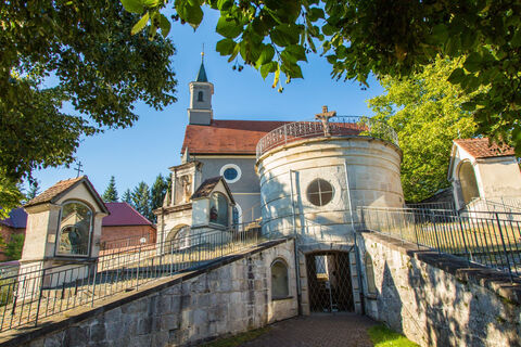 Kirche St. Luzen Hechingen mit Kreuzwegportal