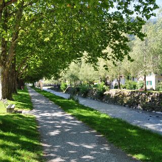 Der Tamina entlang ins Dorf