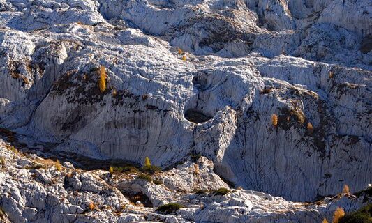 Dolinen und Karst auf dem Hochplateau