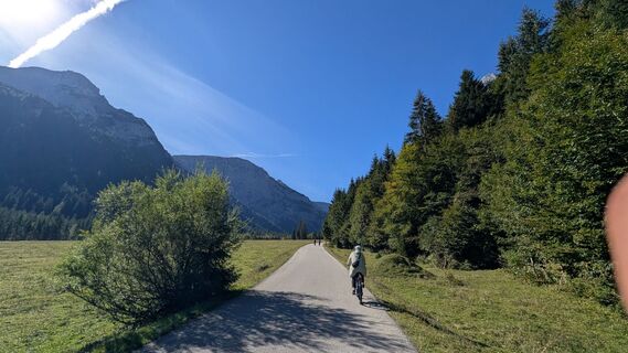 Fotografija s spletne strani twuest na poti