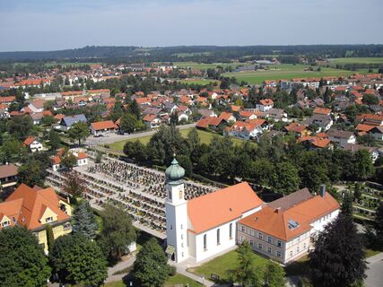 Die Kirche Maria Egg und der Friedhof in Peiting