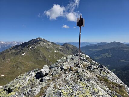 Foto von Schneekar entlang der Tour