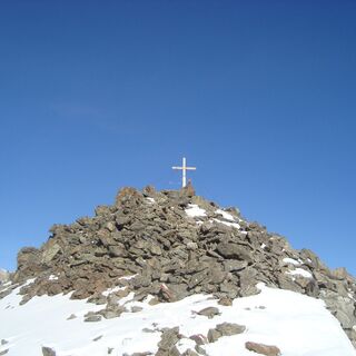 Letzter Anstieg zum Gipfelkreuz Wilder Mann