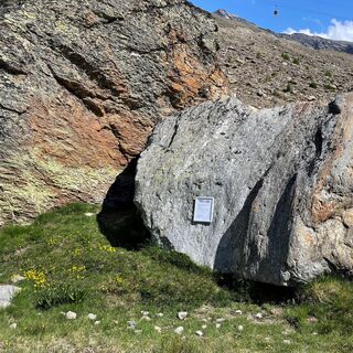 Hinweistafel auf dem Weg