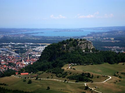 Der Hohentwiel immer wieder in Sichtweite.