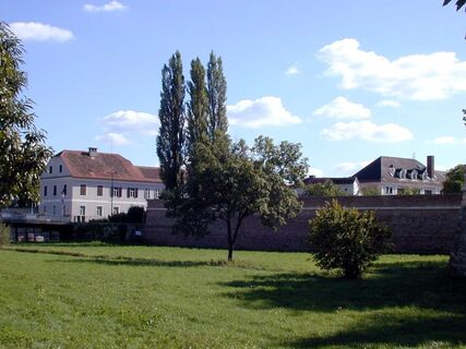 Festungsrundgang mit Stadtgraben