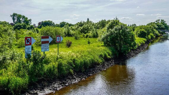 Wümme_Schifffahrtszeichen.jpg