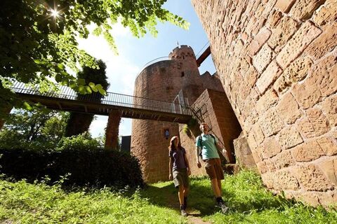 Entlang der Burg Montlcair
