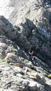 Ausgesetzte Gratkletterei zum/ vom Gipfel